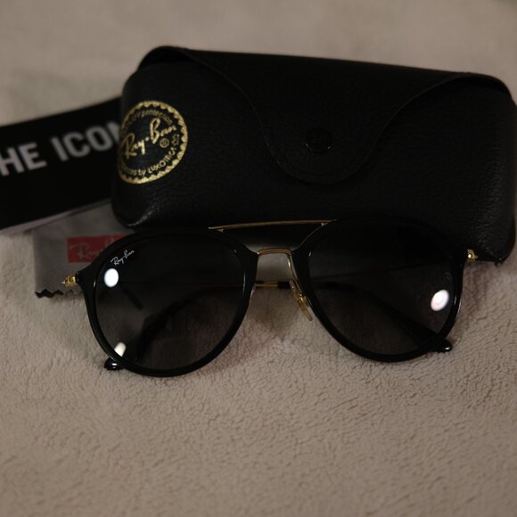 LIKE NEW: Classic Pilot Ray-Ban main image 4